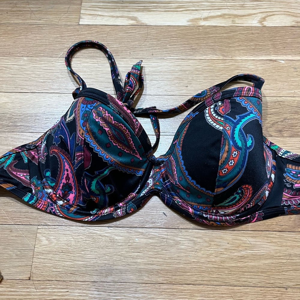 Victoria’s Secret Black paisley bikini Swim top- 34D